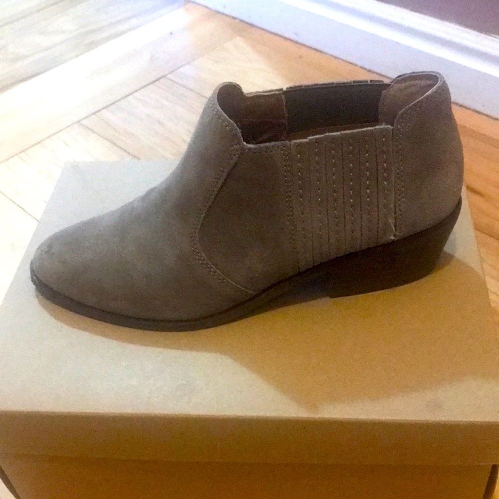 Lucky Brand 8.5 Foxy Taupe Folley Booty - Picture 2 of 5